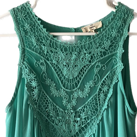 Size small flowy turquoise tank with embroidered details - Picture 2 of 3